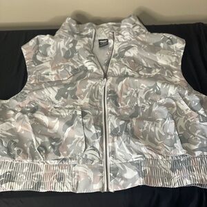 Avia Camouflage Vest in Gray and White